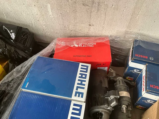 Ca. 35 diverse startmotoren valeo/bosch/everkraft/mahle - afbeelding 2 van  17