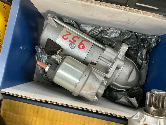 Ca. 40 diverse startmotoren - afbeelding 3 van  24