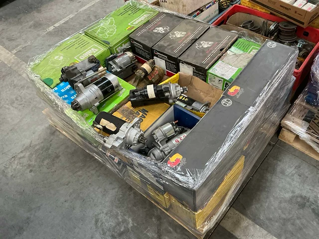 Ca. 40 diverse startmotoren - afbeelding 1 van  24