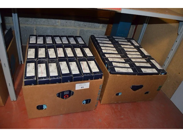 Ca. 45 deurklinken in diverse kleuren/raamklinken hoppe - afbeelding 1 van  6