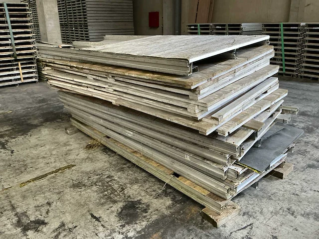 Ca. 45 diverse vloerpanelen - afbeelding 1 van  16