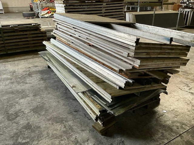 Ca. 45 diverse vloerpanelen - afbeelding 13 van  16