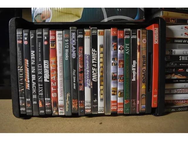 Ca. 45 dvd's, 2 dvd spelers, wekkerradio, 2 boxen onkyo - afbeelding 3 van  6