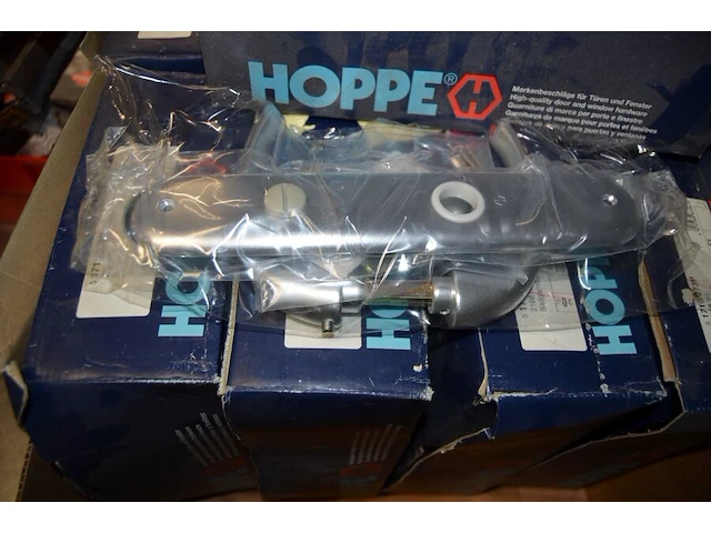 Ca. 45 raamklinken hoppe, doos met raam- en deurbeslag - afbeelding 2 van  13
