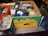 Ca. 45 raamklinken hoppe, doos met raam- en deurbeslag - afbeelding 3 van  13