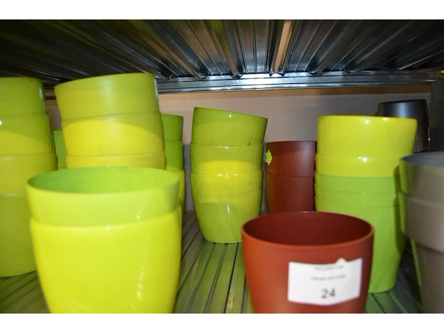 Ca 50 diverse bloempot in diverse kleuren - afbeelding 4 van  7