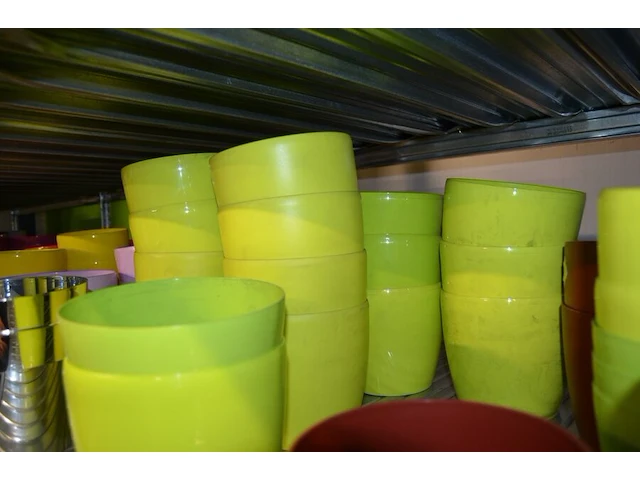 Ca 50 diverse bloempot in diverse kleuren - afbeelding 5 van  7