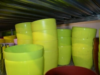 Ca 50 diverse bloempot in diverse kleuren - afbeelding 5 van  7