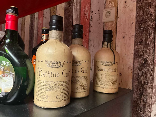 Ca 50 flessen diverse geestrijke drank - afbeelding 7 van  14