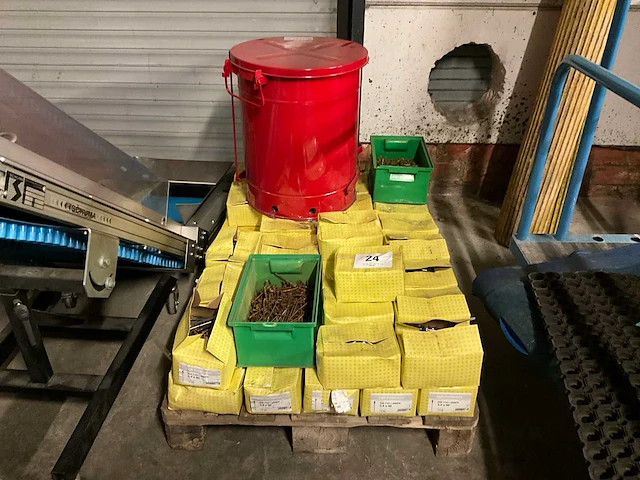 Ca. 56 dozen nagels pgb - afbeelding 1 van  8