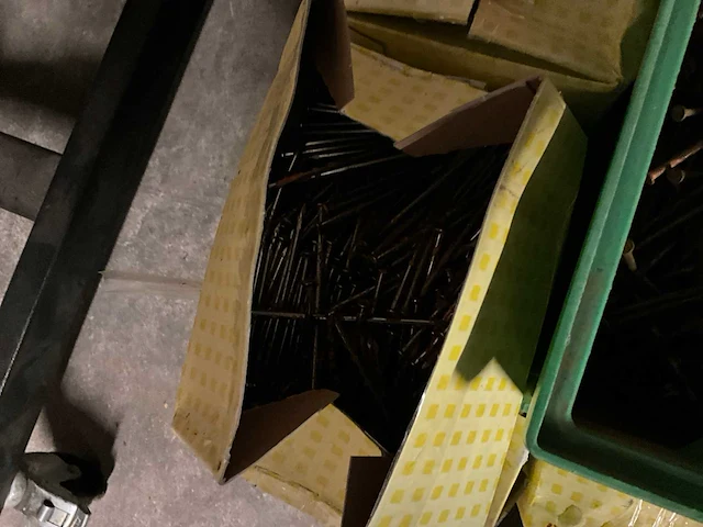 Ca. 56 dozen nagels pgb - afbeelding 6 van  8