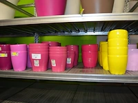 Ca 60 diverse bloempot in diverse kleuren - afbeelding 1 van  6