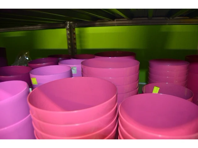 Ca 60 diverse bloempot in diverse kleuren - afbeelding 6 van  6