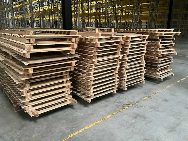 Ca. 60 houten legplanken voor palletstelling - afbeelding 1 van  3