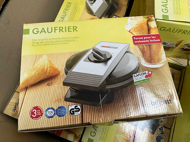 Ca. 65 wafelijzers bifinett - afbeelding 1 van  4