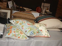 Ca. 8 plaids libeco, 13 kussens: libeco, pierre frey, mulberry, uitschuifbare houten tafel (28,37,38,39,42,55) - afbeelding 2 van  6