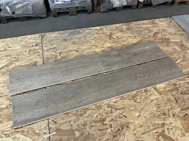 Ca. 9m2 keramische tegels cisa bleedwood(20x120cm) - afbeelding 1 van  5