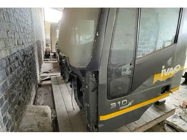 Cabine vrachtwagen iveco - afbeelding 5 van  5