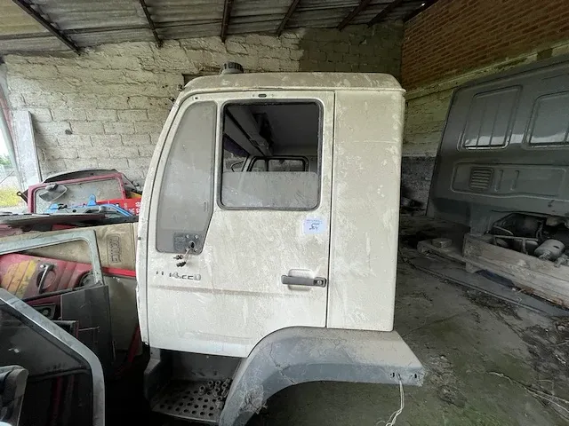 Cabine vrachtwagen man - afbeelding 1 van  4