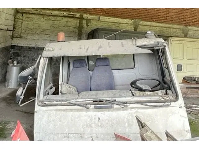 Cabine vrachtwagen man - afbeelding 4 van  4