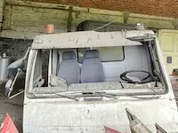 Cabine vrachtwagen man - afbeelding 4 van  4