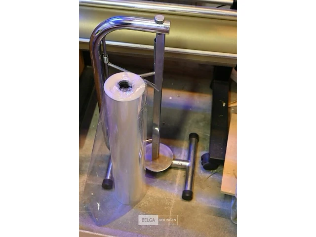 Cadeaupapier rol houder op wielen+ partijiment cadeau lint - afbeelding 2 van  4