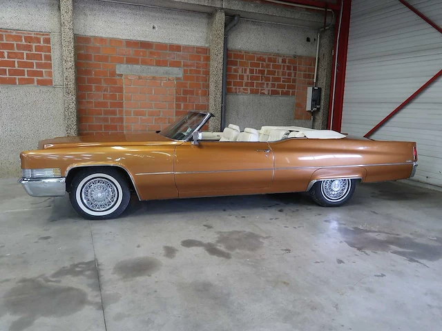 Cadillac - deville - cabriolet - klassieke auto's >15 - afbeelding 12 van  100