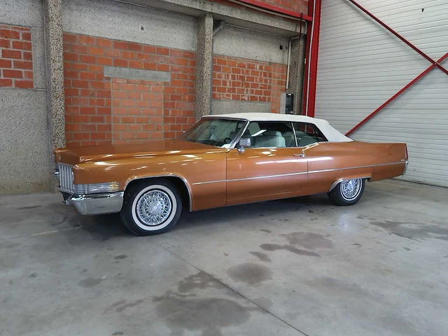 Cadillac - deville - cabriolet - klassieke auto's >15 - afbeelding 1 van  100