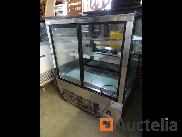 Cake showcase aanrechtkoelkast eden500 op wielen (2 schuifdeuren) - afbeelding 5 van  6