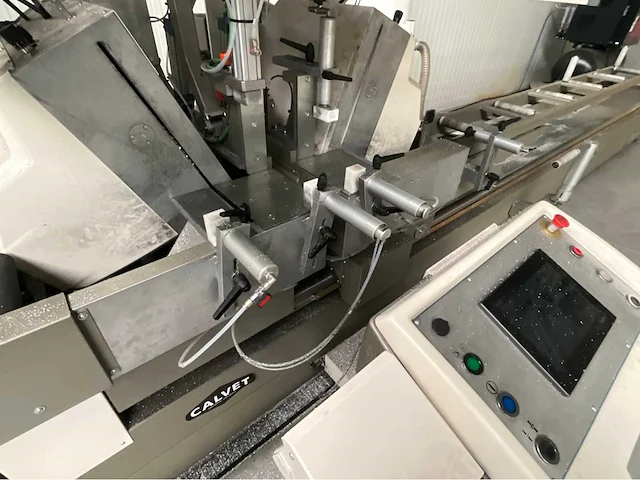 Calvet industriële cnc gestuurde zaagmachine-installatie - afbeelding 2 van  38