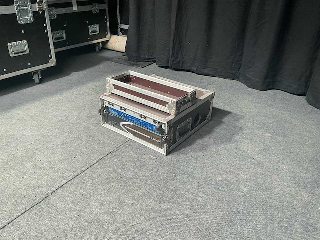 Camco 2x 1300 8 ohm & 2000 4 ohm versterker - afbeelding 1 van  5