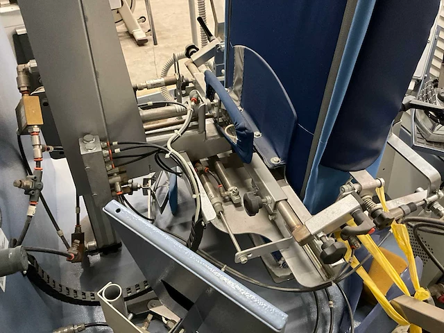 Camptel 36 v industriële strijkmachine - afbeelding 6 van  9