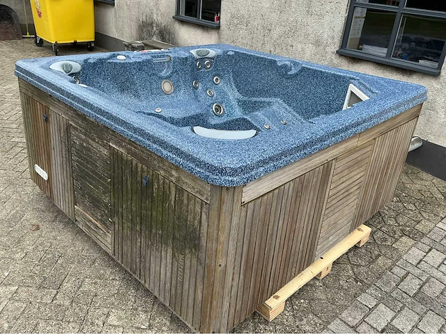 Canadian spa co jacuzzi en buitenspa - afbeelding 2 van  5