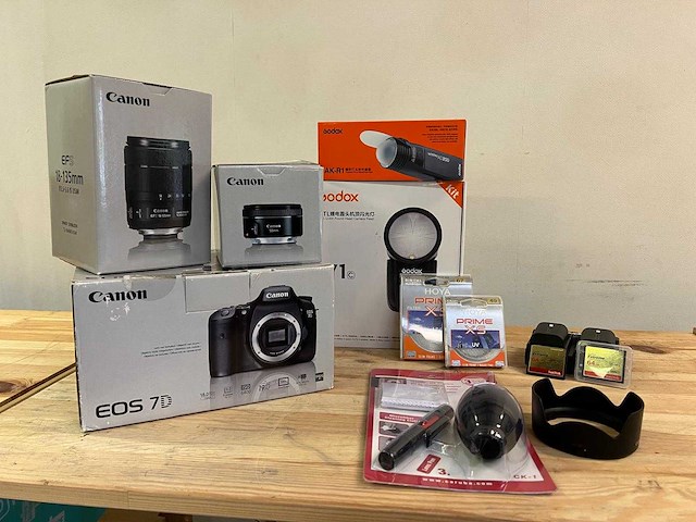 Canon fotomateriaal – complete set met lenzen, flitser en accessoires - afbeelding 1 van  29