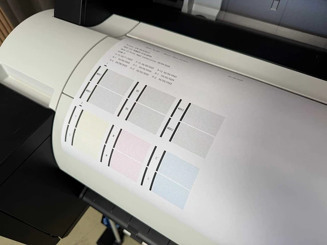 Canon imageprograf tm-300 + colortrac t36-scanner - afbeelding 15 van  15