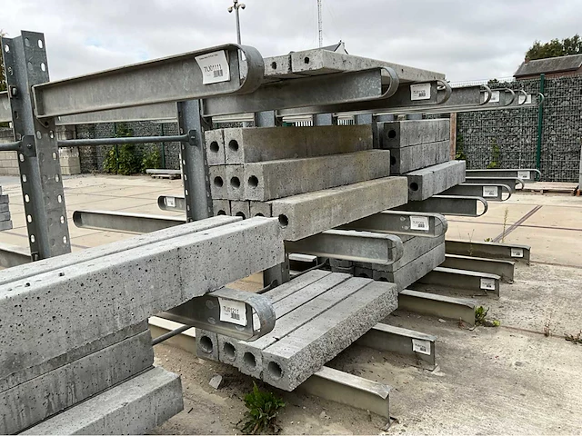 Cantilever racking - 24m - afbeelding 16 van  32