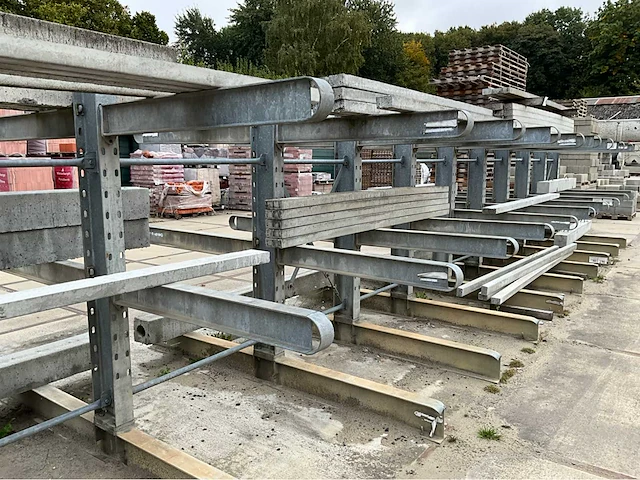 Cantilever racking - 24m - afbeelding 25 van  32