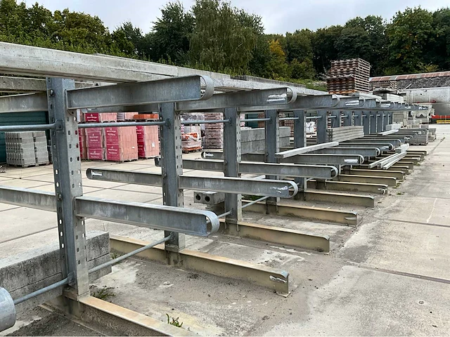Cantilever racking - 24m - afbeelding 26 van  32