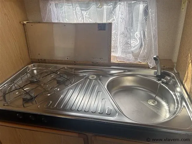 Caravan - afbeelding 7 van  9