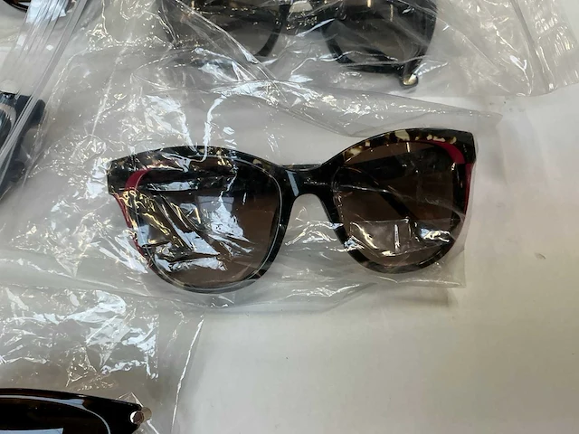 Carolina herrera zonnebril (7x) - afbeelding 6 van  10