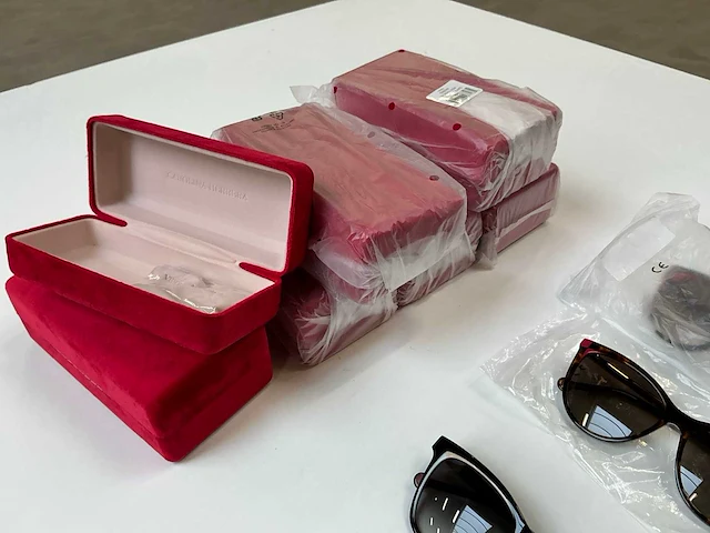 Carolina herrera zonnebril (7x) - afbeelding 8 van  10