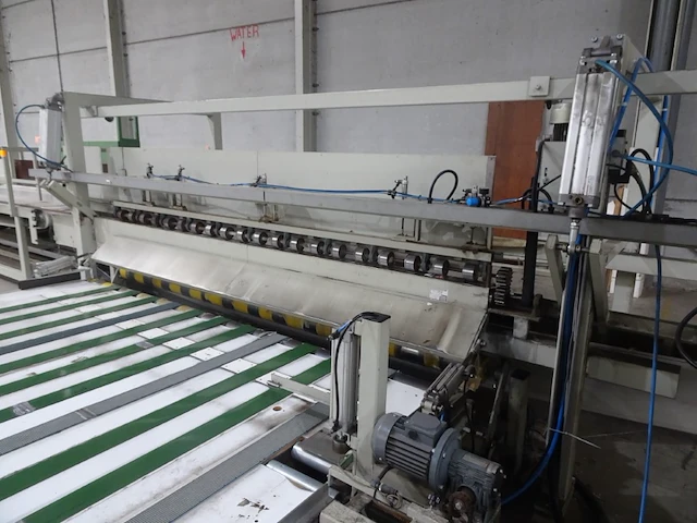 Carpet conveyor with automatic tape winder - afbeelding 7 van  7