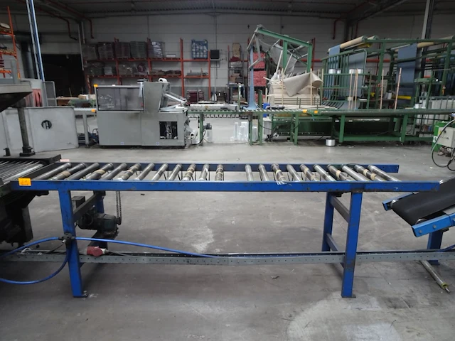 Carpet roll conveyor with automatic eject into trolley - afbeelding 2 van  5