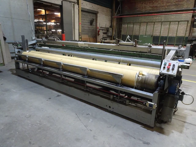 Carpet rolling machine with guiding - afbeelding 1 van  4