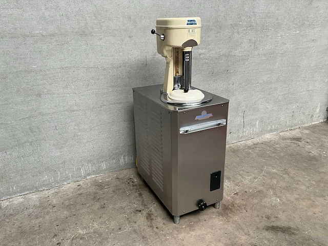 Carpigian ijsmachine - afbeelding 1 van  9