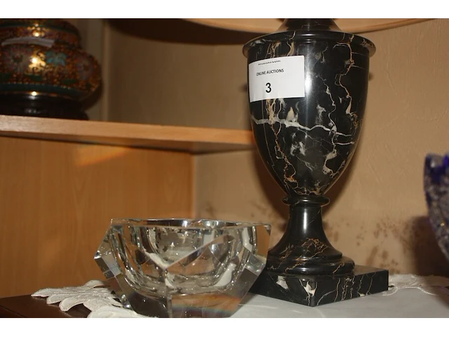 Carrara marmeren leeslamp met kap, kristallen asbak - afbeelding 4 van  4