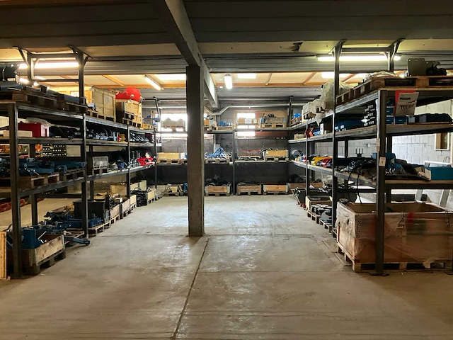 Carre grote partij originele machineonderdelen - afbeelding 1 van  25
