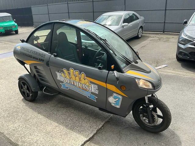 Carver e-scooter met gesloten opbouw - afbeelding 3 van  9