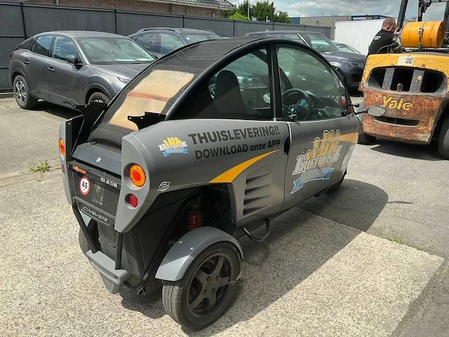 Carver e-scooter met gesloten opbouw - afbeelding 4 van  9