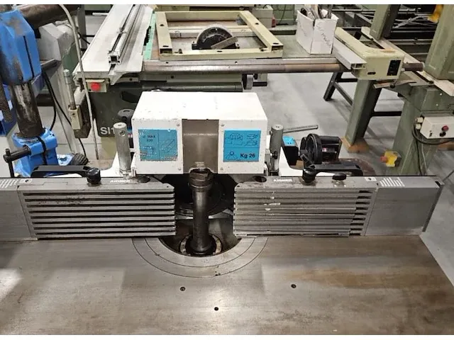 Casadei f114 tafelfreesmachine - afbeelding 3 van  8